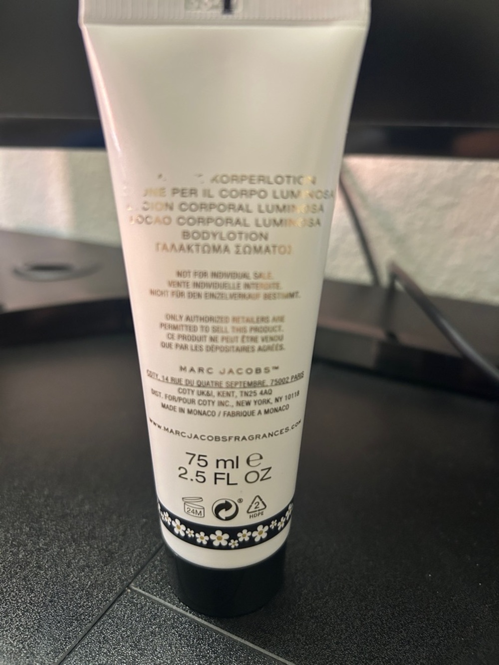Daisy Marc Jacobs Luminous Body Lotion - Picture 2 of 2
